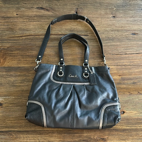 Coach purse, black D1320-F24887, excellent pre owned condition, see pics - Picture 1 of 15